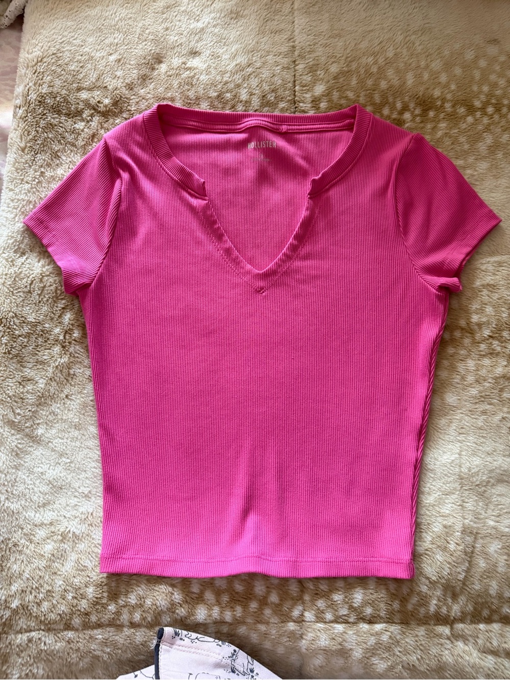Hollister Co. pink ribbed v neckline top